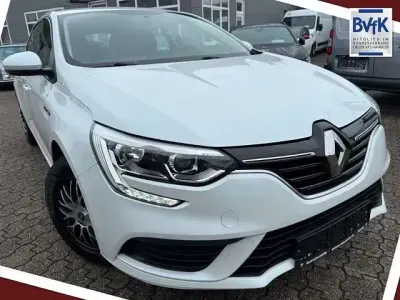 Gebraucht Renault Mégane Life 101 PS (74 kW) 2018 Weiß Limousine