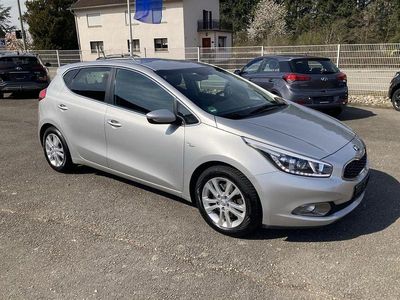 Gebraucht Kia Ceed DREAM-TEAM Edition 135 PS (99 kW) 2014 Silber (metallic) Kleinwagen
