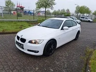Używany BMW 320 Sport Line 170 KM (125 kW) 2009 Biały Coupe