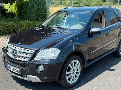 Gebraucht Mercedes ML500 285 PS (209 kW) 2009 Schwarz SUV