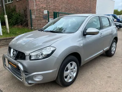 Gebraucht Nissan Qashqai Visia 117 PS (86 kW) 2013 Silber SUV