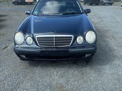 Gebraucht Mercedes E200 Classic 163 PS (119 kW) 2001 Blau Limousine
