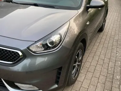 Używany Kia Niro 141 KM (103 kW) 2018 Szary SUV