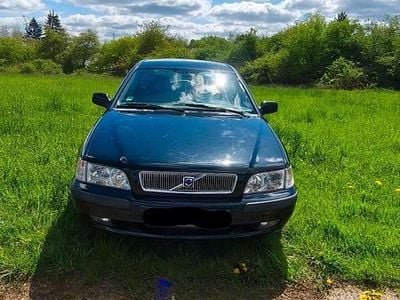 Gebraucht Volvo V40 122 PS (89 kW) 2000 Schwarz Kombi