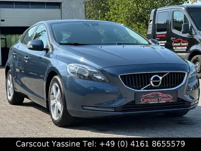 Gebraucht Volvo V40 Kinetic 120 PS (88 kW) 2017 Blau Limousine