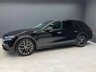 Gebraucht Mercedes E300 Avantgarde 313 PS (230 kW) 2024 Obsidianschwarz Kombi