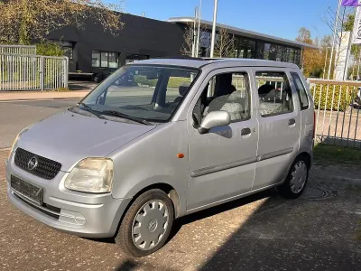 Gebraucht Opel Agila Comfort 60 PS (44 kW) 2002 Silber Van / Kleinbus