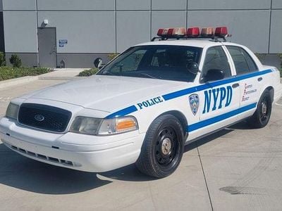 Usado Ford Crown Victoria 340 HP (250 kW) 2009 Preto Sedan