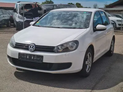 Gebraucht VW Golf VII Trendline 105 PS (77 kW) 2012 Weiß Limousine