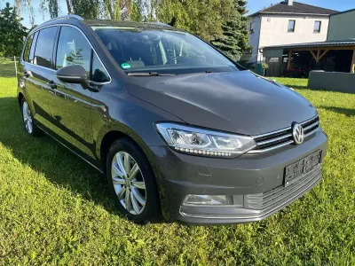 Używany VW Touran Highline 150 KM (110 kW) 2017 Szary Minivan