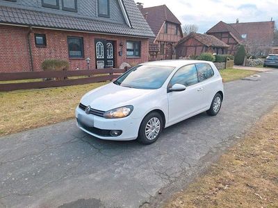 Gebraucht VW Golf VI Team 122 PS (89 kW) 2010 Weiß Kleinwagen