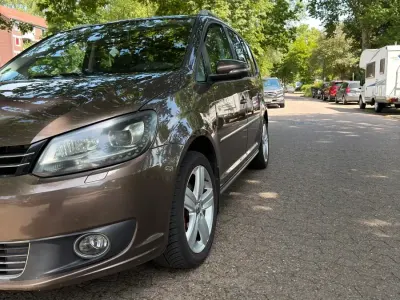 Gebraucht VW Touran 105 PS (77 kW) 2013 Braun Van / Kleinbus