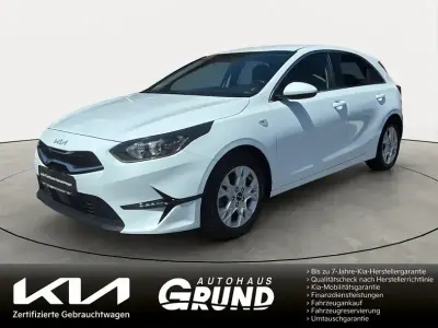 Używany Kia Ceed Vision 160 KM (117 kW) 2023 Biały Hatchback