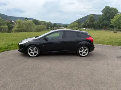 Gebraucht Ford Focus Trend 150 PS (110 kW) 2011 Schwarz Limousine