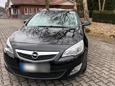 Usata Opel Astra Design Edition 140 CV (102 kW) 2011 Nero Berlina