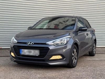 Gebraucht Hyundai i20 Passion 84 PS (61 kW) 2018 Grau Kleinwagen