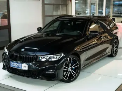 Gebraucht BMW 330 M Sport 265 PS (194 kW) 2020 Saphirschwarz Kombi