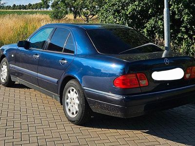 Mercedes E200
