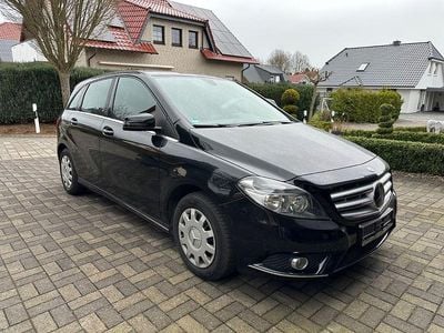 Gebraucht Mercedes B180 122 PS (89 kW) 2014 Schwarz Van / Kleinbus