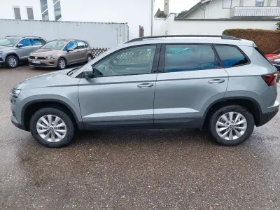 Neu Skoda Karoq Selection 150 PS (110 kW) 2026 Smokey diamond silver metallic SUV