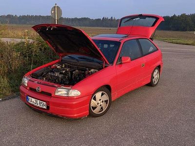 Second-hand Opel Astra 116 CP (85 kW) 1993 Roșu Berlinǎ