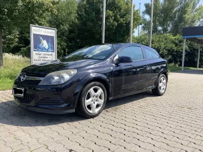 Begagnad Opel Astra GTC 105 HK (77 kW) 2008 Svart Sportkupé