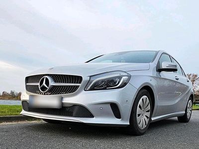 Gebraucht Mercedes A200 Urban 136 PS (100 kW) 2017 Silber Limousine