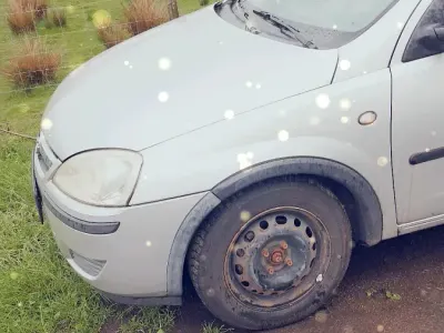 Używany Opel Corsa 71 KM (52 kW) 2003 Srebrny Hatchback