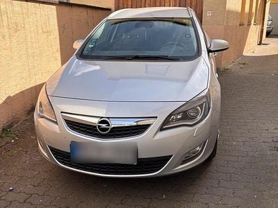 Gebraucht Opel Astra 102 PS (75 kW) 2011 Silber Kombi