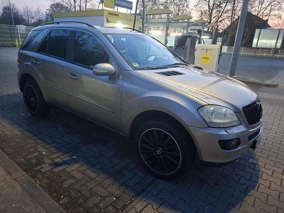Usata Mercedes ML320 224 CV (164 kW) 2006 Argento SUV