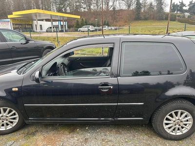 Schwarz Gebraucht 2000 VW Golf IV Kleinwagen | 2.300 € (Etwas zu teuer)