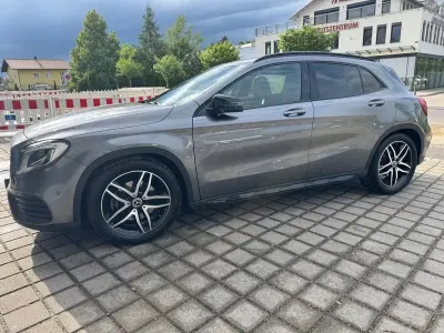 Gebraucht Mercedes GLA220 AMG line 184 PS (135 kW) 2020 Grau SUV