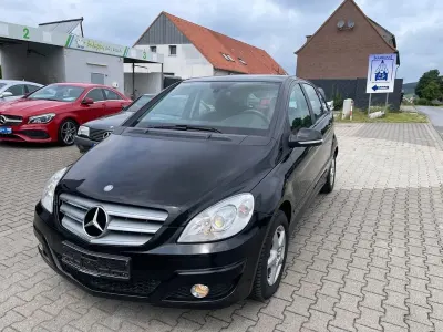 Gebraucht Mercedes B180 116 PS (85 kW) 2010 Kosmosschwarz Van / Kleinbus