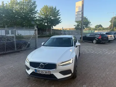 Gebraucht Volvo V60 CC Pro 197 PS (144 kW) 2021 Weiß Kombi