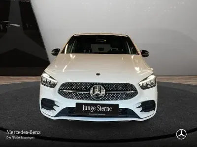 Używany Mercedes B250 AMG 224 KM (164 kW) 2023 Biały Minivan