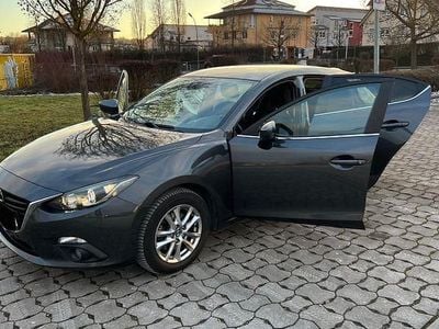 Grau Gebraucht 2015 Mazda 3 Limousine | 9.500 € (Fairer Preis)