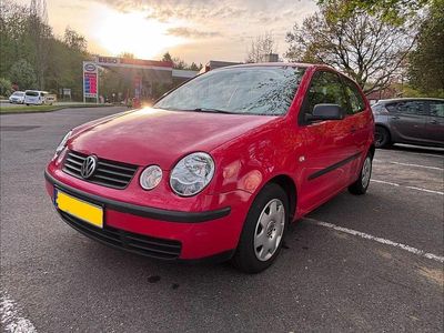 Używany VW Polo 54 KM (39 kW) 2003 Czerwony Sedan/Limuzyna