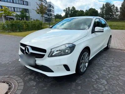 Gebraucht Mercedes A160 2015 Weiß Kleinwagen