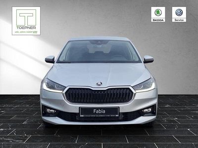 Neu Skoda Fabia Lodge 116 PS (85 kW) 2025 Silber Limousine