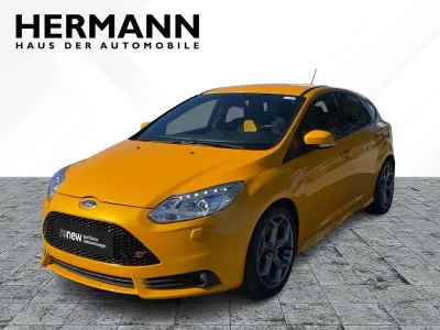 Usata Ford Focus ST 250 CV (183 kW) 2012 Giallo Berlina