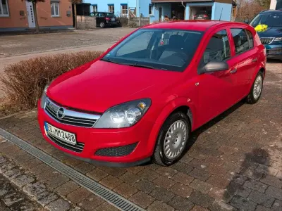 Używany Opel Astra 90 KM (66 kW) 2009 Czerwony Hatchback