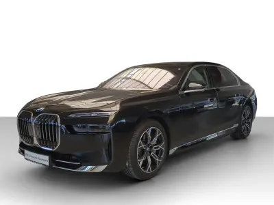Gebraucht BMW 750e 489 PS (359 kW) 2025 Schwarz Limousine