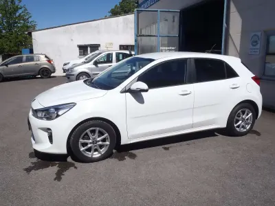 Usata Kia Rio DREAM-TEAM Edition 84 CV (61 kW) 2017 Bianco Berlina