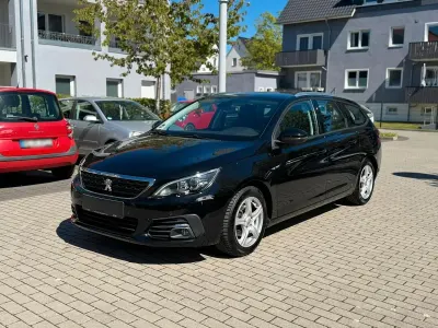 Gebraucht Peugeot 308 Active 131 PS (96 kW) 2018 Schwarz Kombi