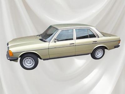 Usata Mercedes E230 136 CV (100 kW) 1985 Verde Berlina