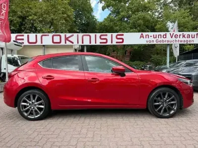 Gebraucht Mazda 3 Signature 120 PS (88 kW) 2018 Rot Limousine