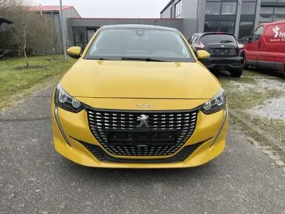 Gebraucht Peugeot 208 Allure 102 PS (75 kW) 2020 Gelb Kleinwagen