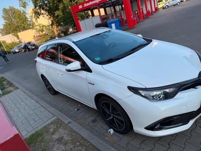 Toyota Auris Hybrid