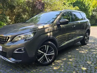 Gebraucht Peugeot 5008 Allure 131 PS (96 kW) 2020 Grau SUV
