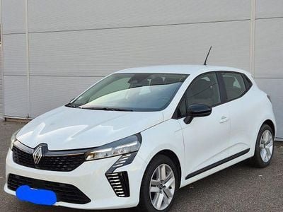 Weiß Gebraucht 2023 Renault Clio V Evolution Limousine | 13.600 € (Fairer Preis)